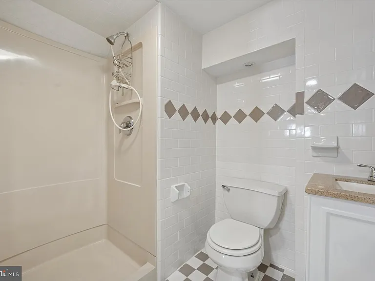 1156 Garfield Ave — Photo 22