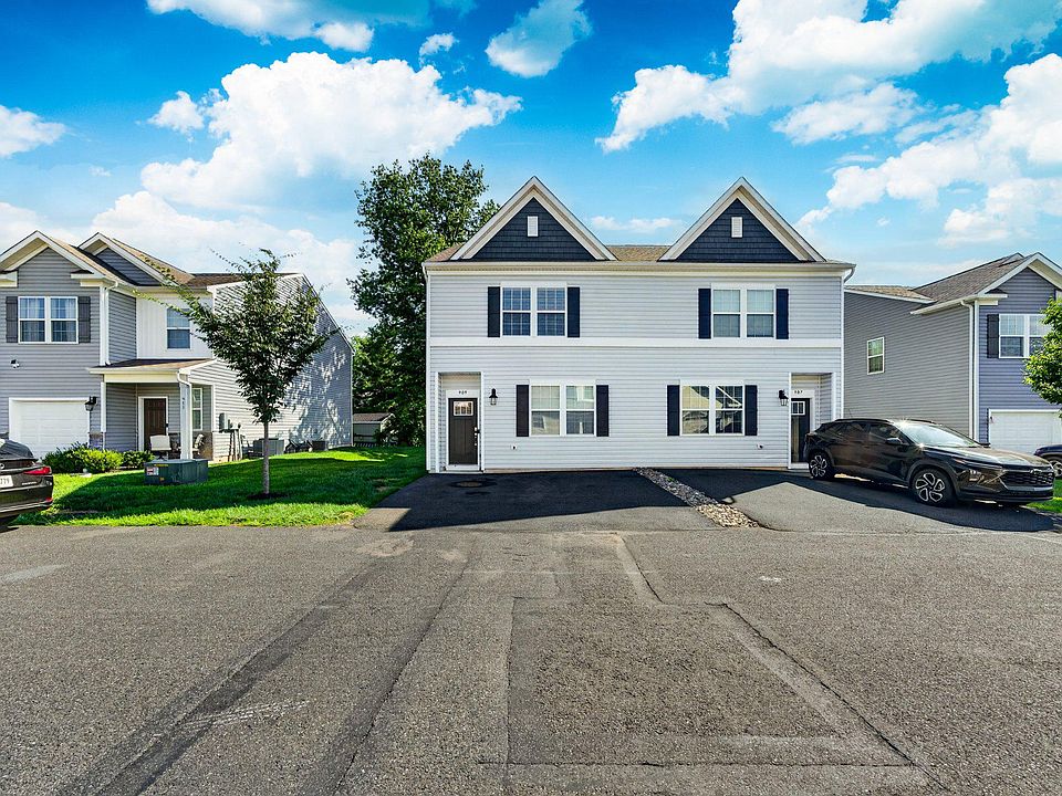 1st image of 909 Still Waters Ln