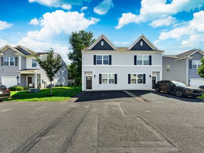 909 Still Waters Ln, Pennsburg, PA, 18073