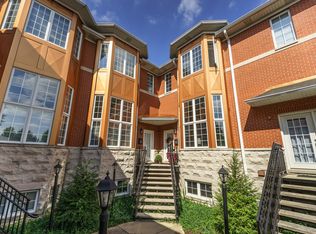 10 Park Ave #10, River Forest, IL 60305