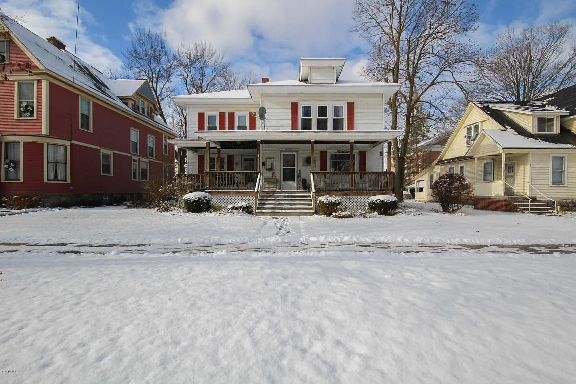 214 East St photo 1