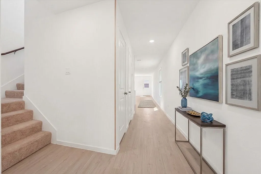 3 bed, 2.5 bath, 1374 sqft, $1,850 — Photo 2