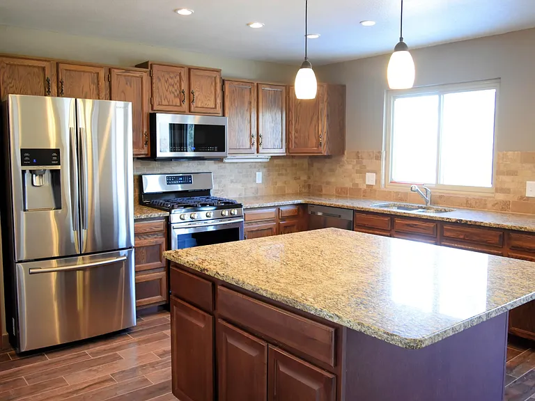 10657 W Roxbury Ave — Photo 2