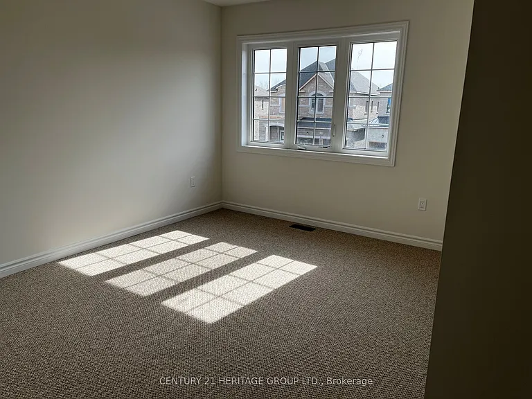 181 Ferragine Cres — Photo 6