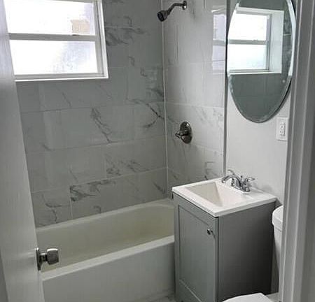 2nd image of 1501 NE 40th St