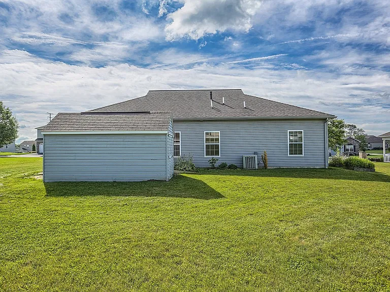 312 Sleepy Hollow Dr — Photo 10