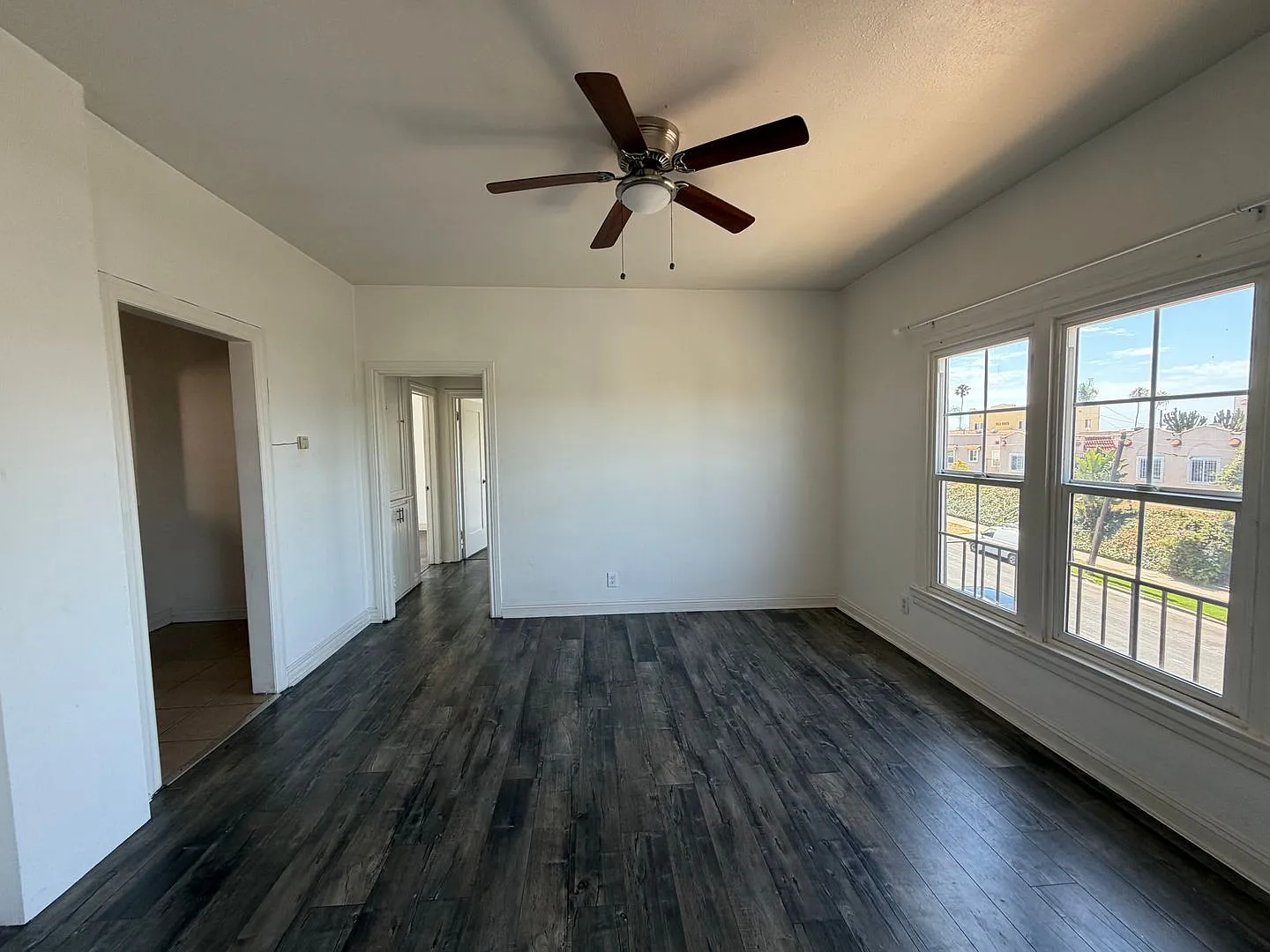 Mid-City Top Floor 2 Bedroom 1 Bath Gem — Photo 4