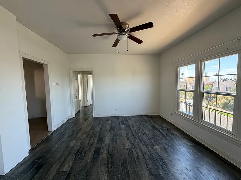 2616 Edgehill Dr — Photo 4
