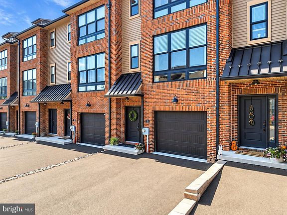 3rd image of 10 Sienna Pl