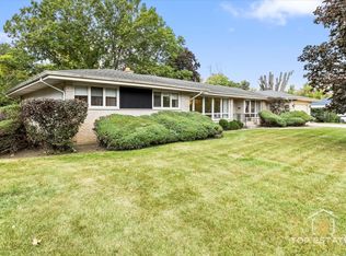 980 Apple Creek Ln, Des Plaines, IL 60016