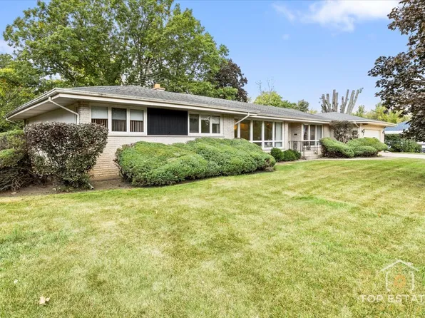 980 Apple Creek Ln, Des Plaines, IL 60016