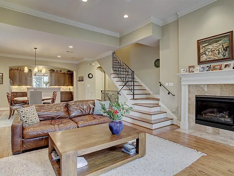 912 Lovett Blvd #J — Photo 2