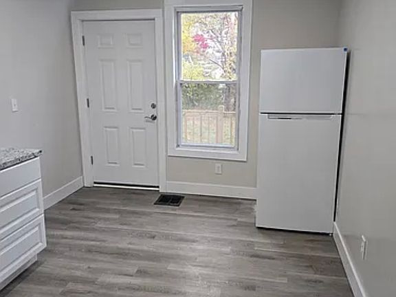 3rd image of 159 Lincoln St #3