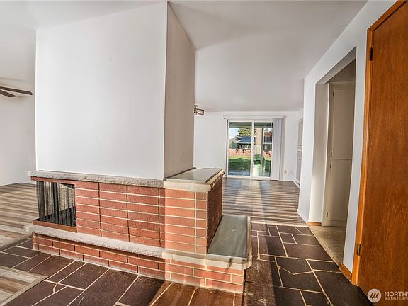 4th image of 1303 G Street SE
