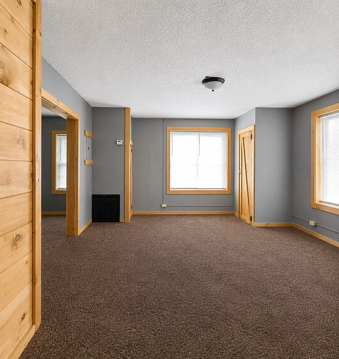 3 bed, 1000 sqft, $1,200 — Photo 3