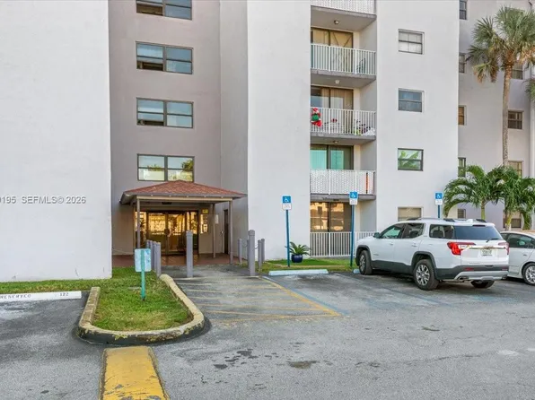 8075 NW 7th St APT 120, Miami, FL 33126