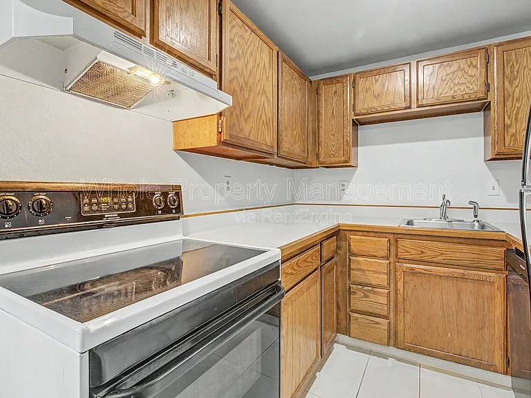 1504 S Ouray Cir #A — Photo 5