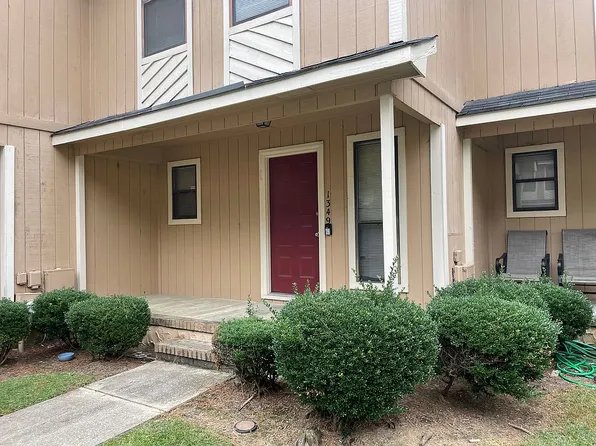 1349 N Forest Dr, Fayetteville, NC 28303