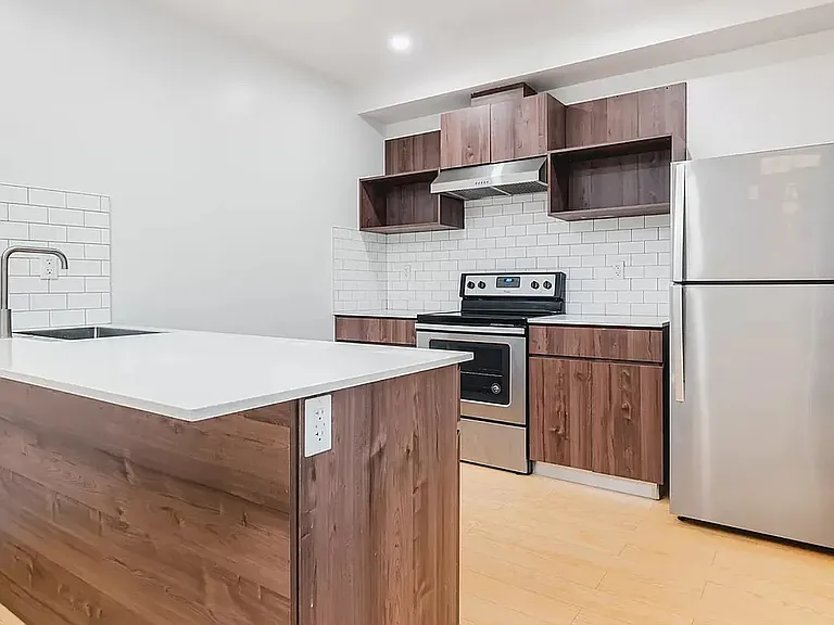 379 Harman St #4E — Photo 5