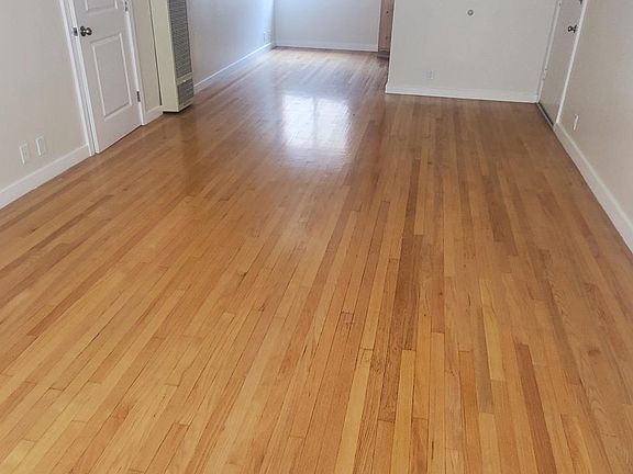 3rd image of 1146 N Fuller Ave
