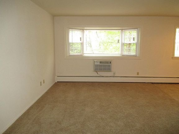5th image of 10 Hasbrouck Dr APT D