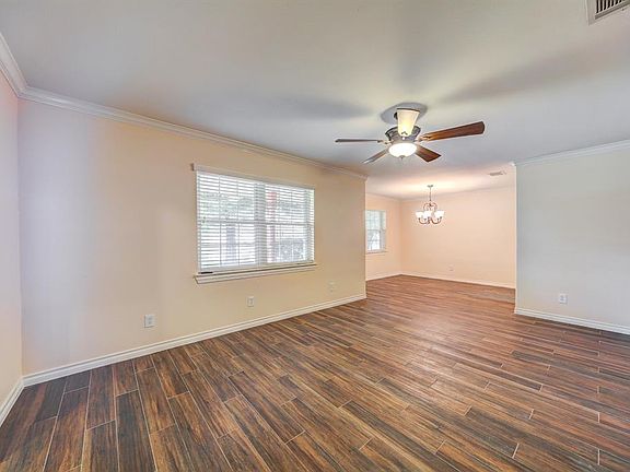 4th image of 2434 Henderson Ln