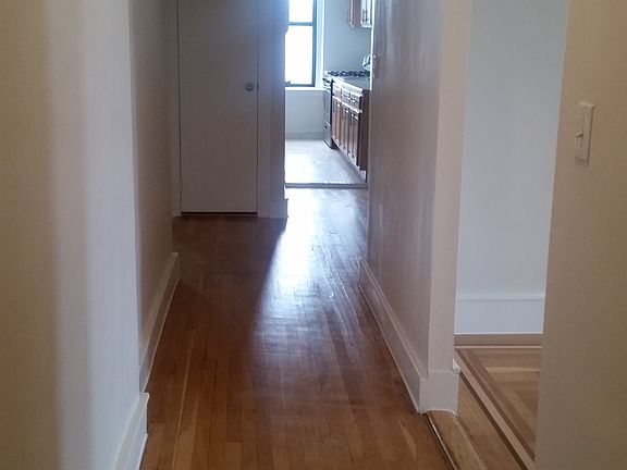 2nd image of 4140 Carpenter Ave APT 5A