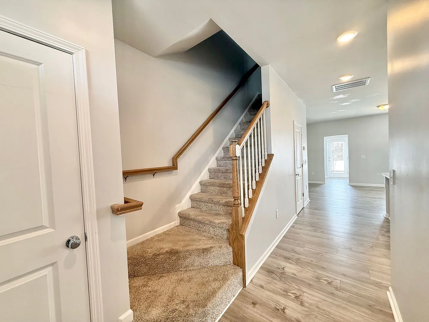 **Offering Refundable Application Fees & $100 Move In Promotion** Modern 3bd, 2.5ba Clayton Townh... — Photo 2