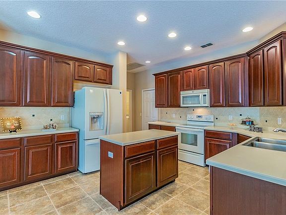 4th image of 3885 Emerald Estates Cir