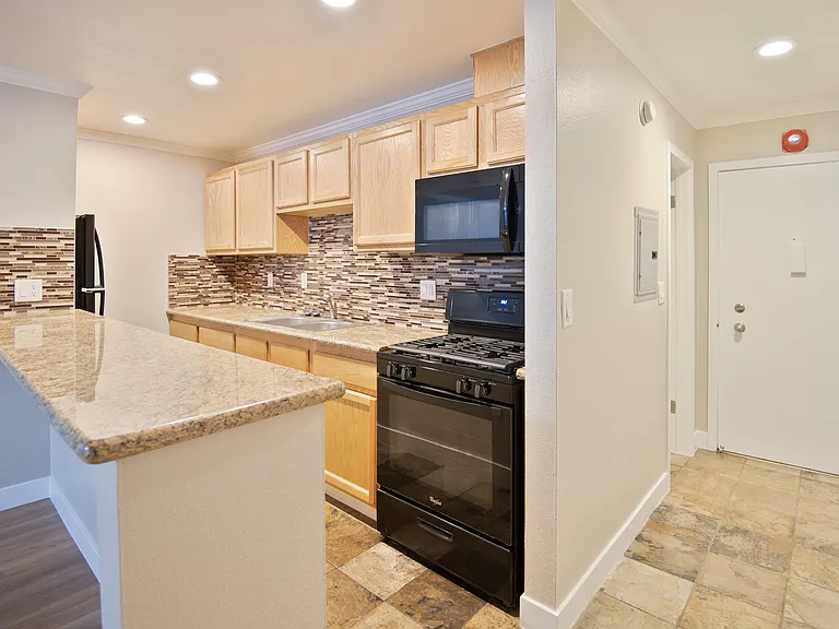 Sunset Ridge at La Crescenta — Photo 32