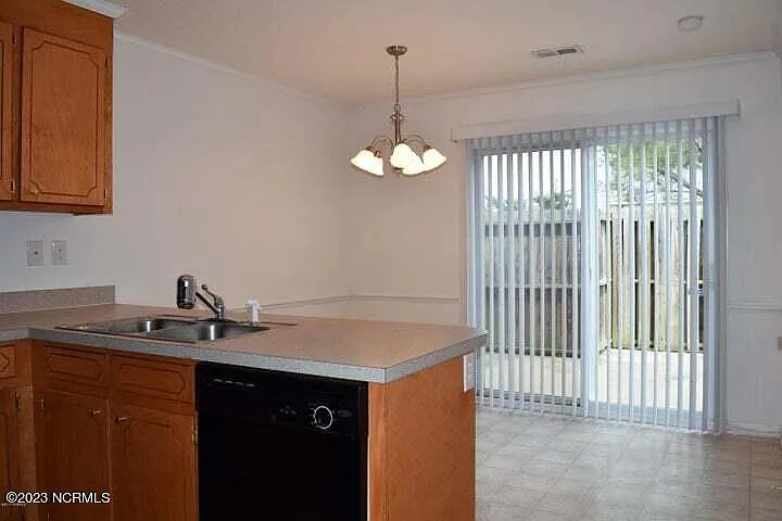 2 bed, 1.5 bath, $925 — Photo 4