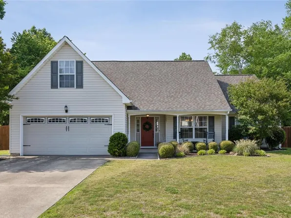 15067 Wineberry Ct, Carrollton, VA 23314