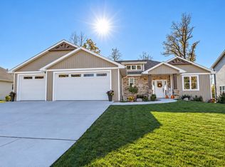 3220 Eclipse Dr, Green Bay, WI 54311