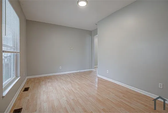 1915 Woodlawn Ave — Photo 11