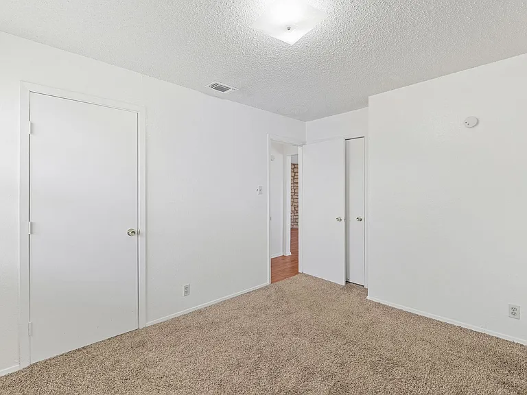 302 Algerita Dr #D — Photo 19