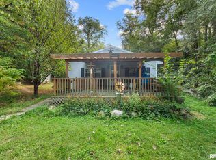 35261 N Middle Grove Rd, Farmington, IL 61531