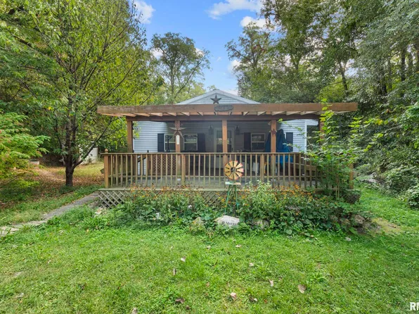 35261 N Middle Grove Rd, Farmington, IL 61531