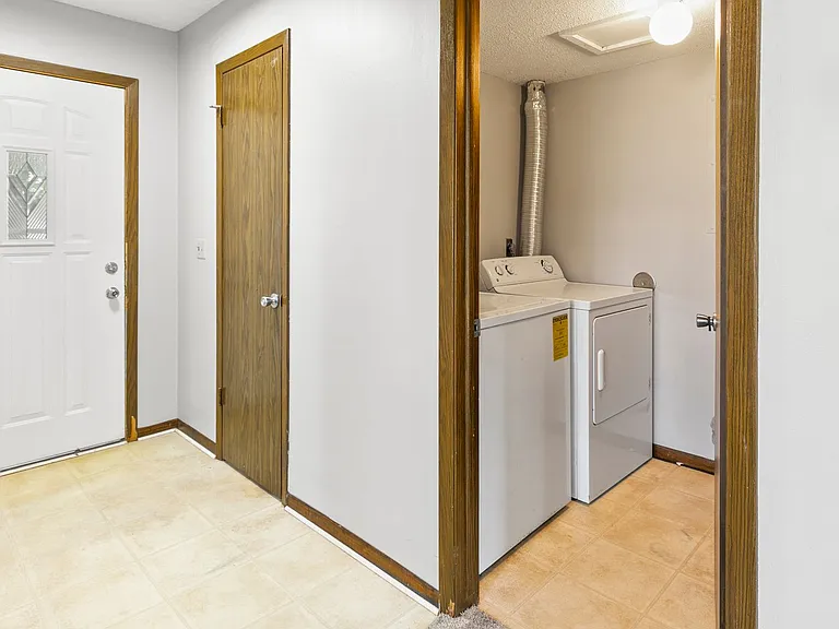 9002 David Cir — Photo 4