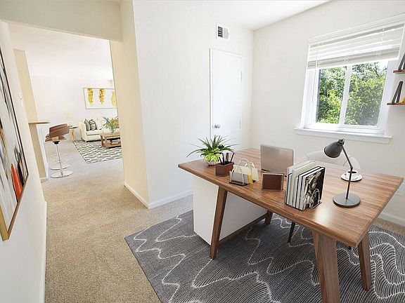 Salem Harbour Apartments Office Den