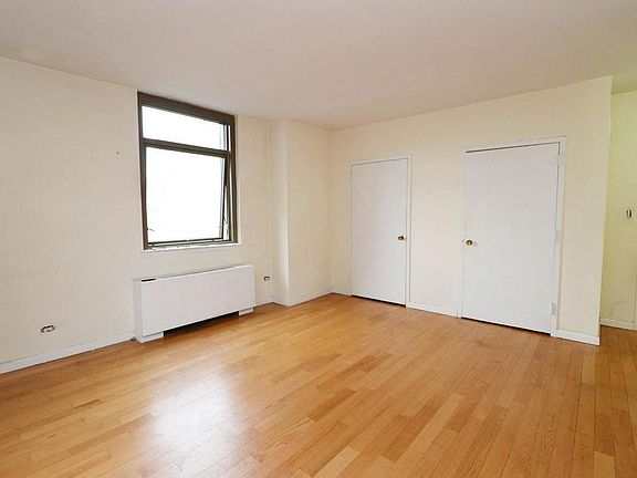5th image of 4 Park Ave APT 9V