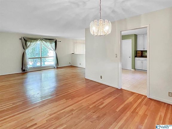 3rd image of 421 Curtis Dr SE