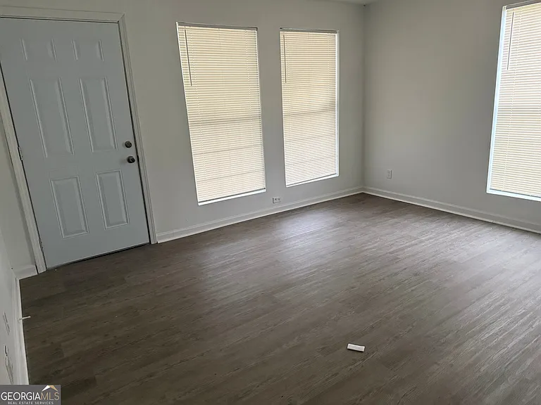 1325 Dent St — Photo 5