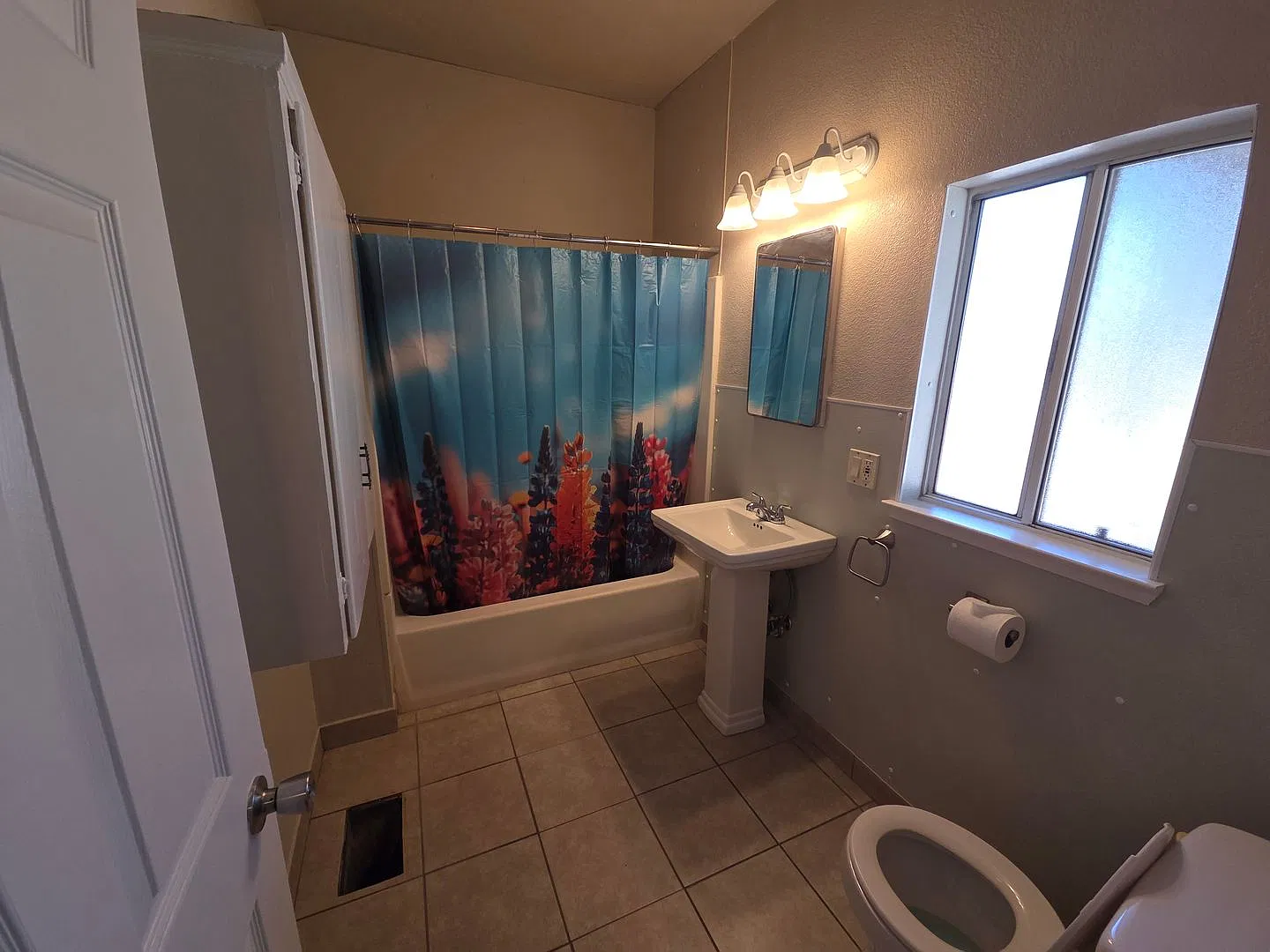 Warm and Inviting 2 bedrrom 1 bath home in Newman — Photo 3