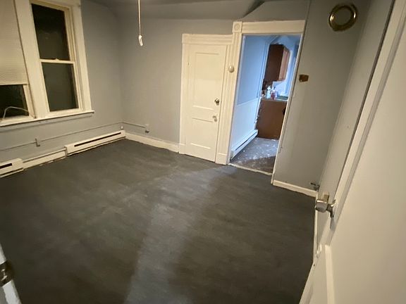4th image of 51 Edson Ave E #3