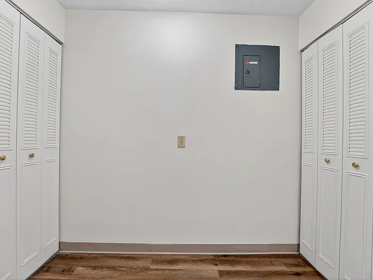Taurus Apartments — Photo 14