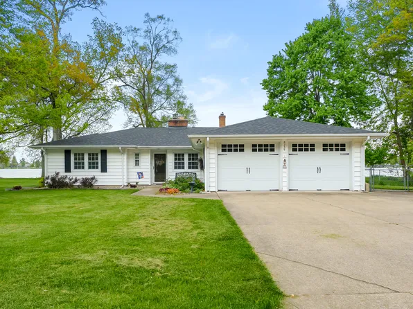 8239 W Long Lake Dr, Kalamazoo, MI 49048