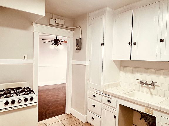 4th image of 1065 E Ocean Blvd #6