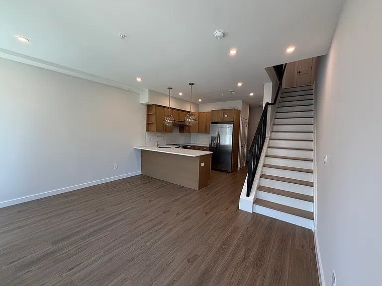 1513 W Stiles St #2 — Photo 5