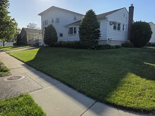 60 Cloverfield Rd S Photo 1