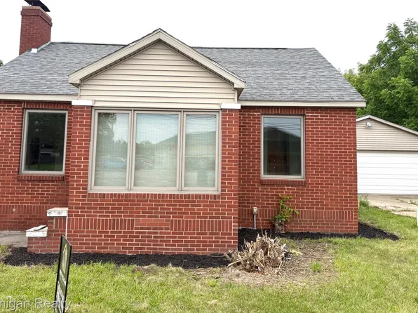 4469 S Saginaw St, Burton, MI 48529
